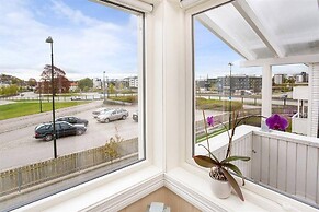 StayPlus 3BR City Apartment With Garden