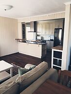 StayPlus 3BR City Apartment With Garden