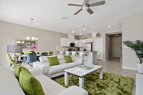 4 Bd Sleeps 10 w/ GameRoom Close to Disney 5147