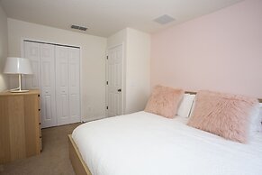 Four Bedroom w/ Screened Pool Close to Disney 4563