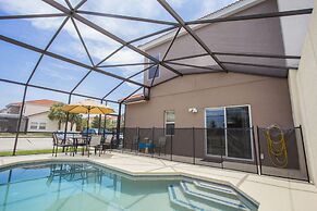 Four Bedroom w/ Screened Pool Close to Disney 4563