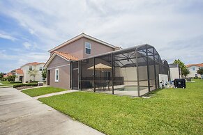 Four Bedroom w/ Screened Pool Close to Disney 4563