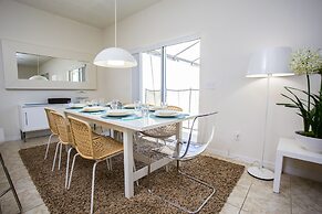 Four Bedroom w/ Screened Pool Close to Disney 4563