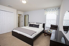 Four Bedroom w/ Screened Pool Close to Disney 4563