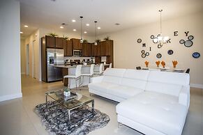 Fabulous Vacation Home  w/ Screened Pool Close To Disney 146