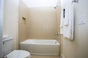 Fabulous Vacation Home  w/ Screened Pool Close To Disney 146