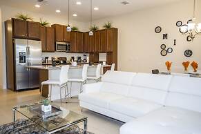 Fabulous Vacation Home  w/ Screened Pool Close To Disney 146