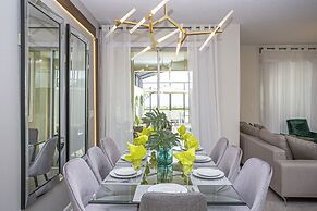 Gorgeous 4 Bedroom w/ Pool Close to Disney 4836