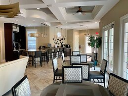 Luxury 5Bd w/ Jacuzzi & Pool Near Disney @ 5528