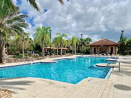 Luxury 5Bd w/ Jacuzzi & Pool Near Disney @ 5528