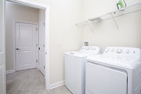 Fabulous 5 Bedrooms Close to Disney at Champions Gate Resort 8988