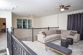 Fabulous 5 Bedrooms Close to Disney at Champions Gate Resort 8988