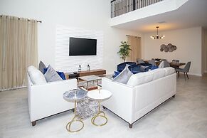 Fabulous 5 Bedrooms Close to Disney at Champions Gate Resort 8988