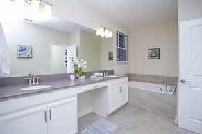 Fabulous 5 Bedrooms Close to Disney at Champions Gate Resort 8988