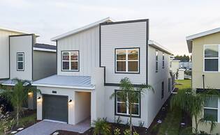 Fabulous 5 Bedrooms Close to Disney at Champions Gate Resort 8988