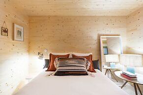 Mac003 · Macario Wood Apartment // Netflix