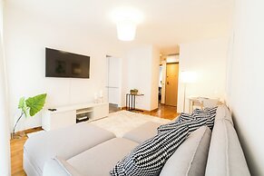 Chiad1 · Duque 53 Amazing Terrace · Netflix · AC