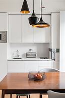 Lis001 · Mid-century Inspired Apartment With River Views