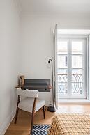 Lis001 · Mid-century Inspired Apartment With River Views