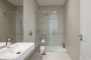 Lis001 · Mid-century Inspired Apartment With River Views