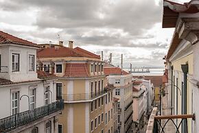 Lis001 · Mid-century Inspired Apartment With River Views