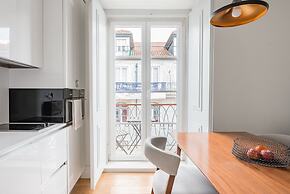 Lis001 · Mid-century Inspired Apartment With River Views