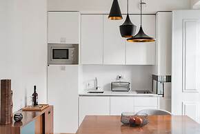 Lis001 · Mid-century Inspired Apartment With River Views