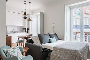 Lis001 · Mid-century Inspired Apartment With River Views