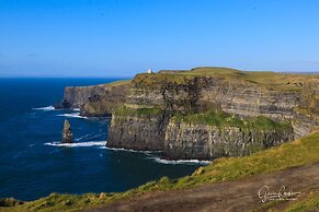 10mindrivecliffsofmoher-cozy2br-parking-wifi