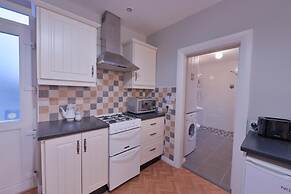 10mindrivecliffsofmoher-cozy2br-parking-wifi