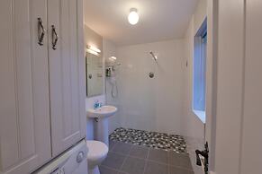 10mindrivecliffsofmoher-cozy2br-parking-wifi