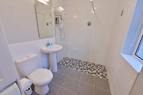 10mindrivecliffsofmoher-cozy2br-parking-wifi