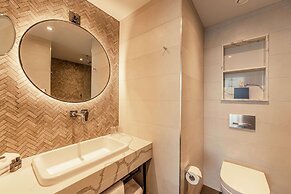 The Fellows House Cambridge, Curio Collection by Hilton