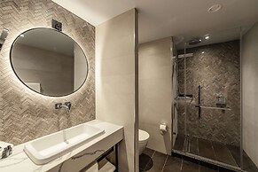 The Fellows House Cambridge, Curio Collection by Hilton