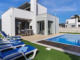 Luxury Villa With Private Heated Pool