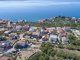 Beautiful Holiday Home in Maslenica Near Beach