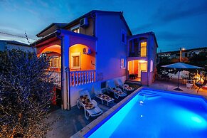 Beautiful Holiday Home in Maslenica Near Beach