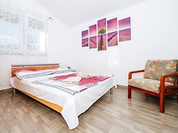 Beautiful Holiday Home in Maslenica Near Beach