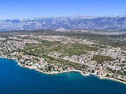 Beautiful Holiday Home in Maslenica Near Beach