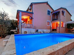 Beautiful Holiday Home in Maslenica Near Beach