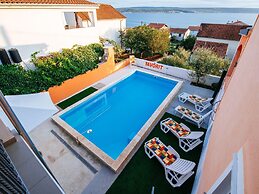 Beautiful Holiday Home in Maslenica Near Beach