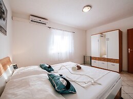 Beautiful Holiday Home in Maslenica Near Beach