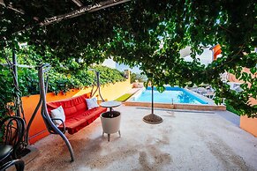 Beautiful Holiday Home in Maslenica Near Beach
