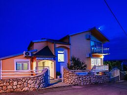 Beautiful Holiday Home in Maslenica Near Beach