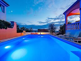 Beautiful Holiday Home in Maslenica Near Beach