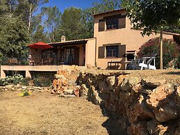 Villa in Provence With Pool and Vineyard Views