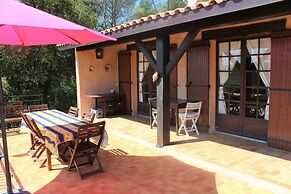 Villa in Provence With Pool and Vineyard Views