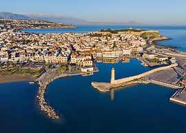 Splendid Holiday Home With Swimming Pool