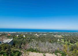 Splendid Holiday Home With Swimming Pool