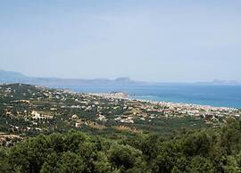 Splendid Holiday Home With Swimming Pool